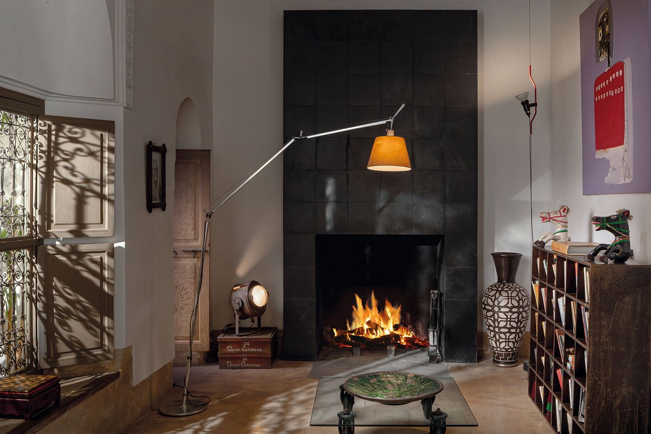 The fireplace salon